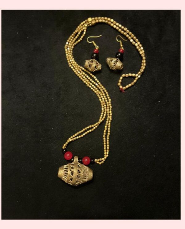 Madol pendant and earrings