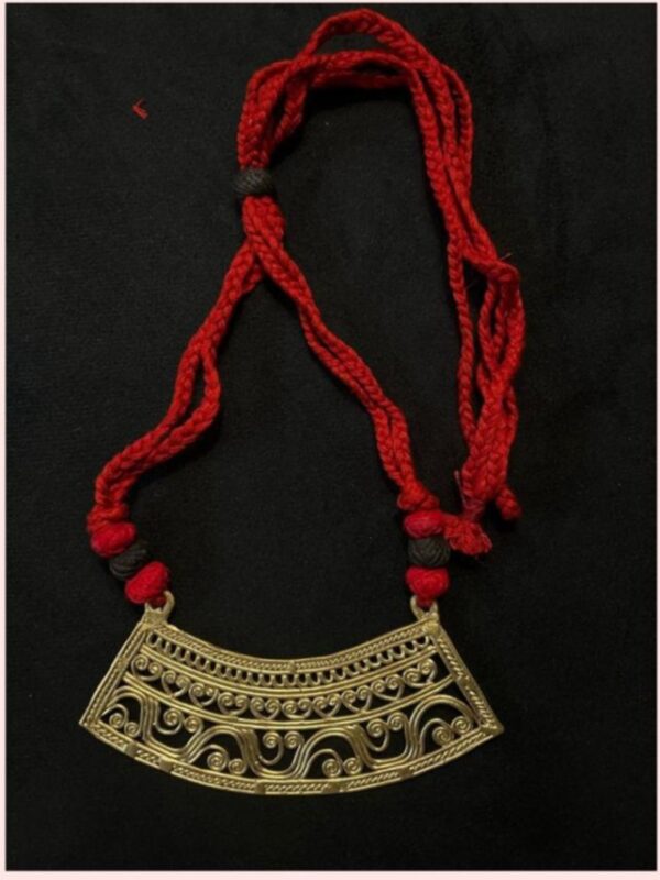 Metal necklace